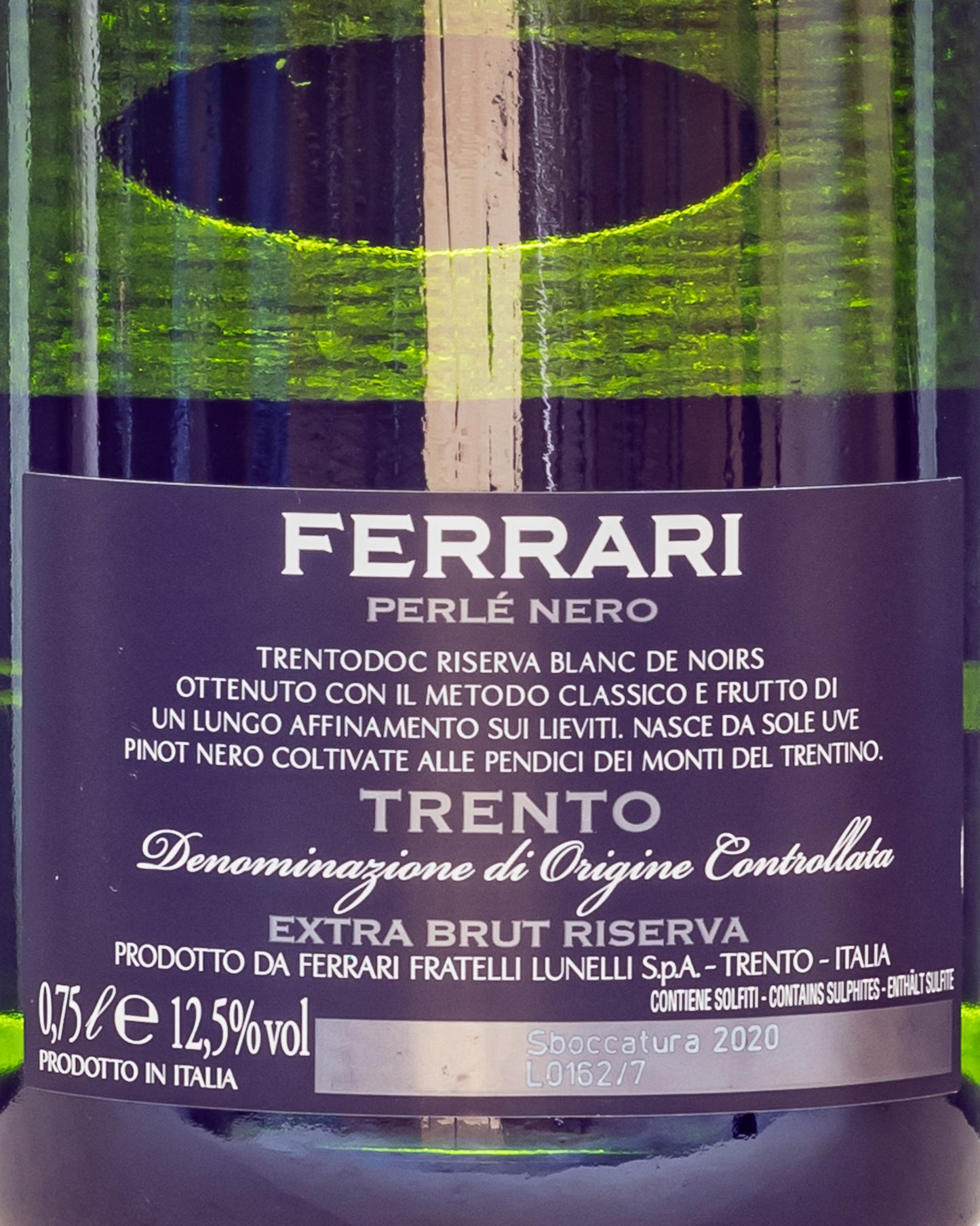 Ferrari Lunelli Trentodoc Riserva Perle Nero Extra Brut 2012 Pinot Noir Vino Metodo Classico Italia Retro Etichetta