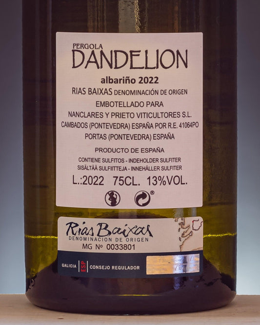 Nanclares y Prieto Dandelion 2022 Pergola Rias Baixas Galizia Spagna Vino Bianco Albarino retro etichetta
