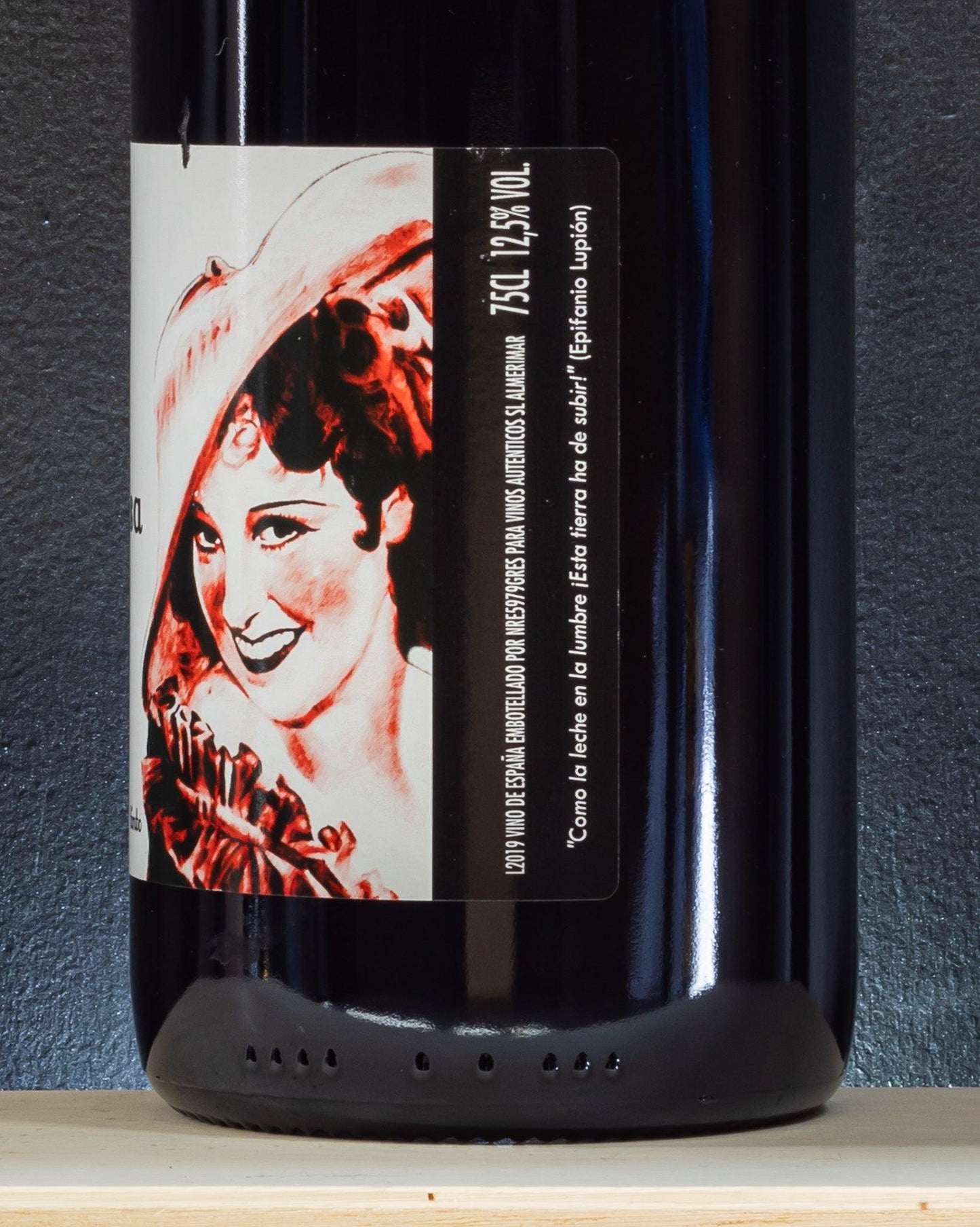 bodega barranco oscuro la traviesa retro etichetta