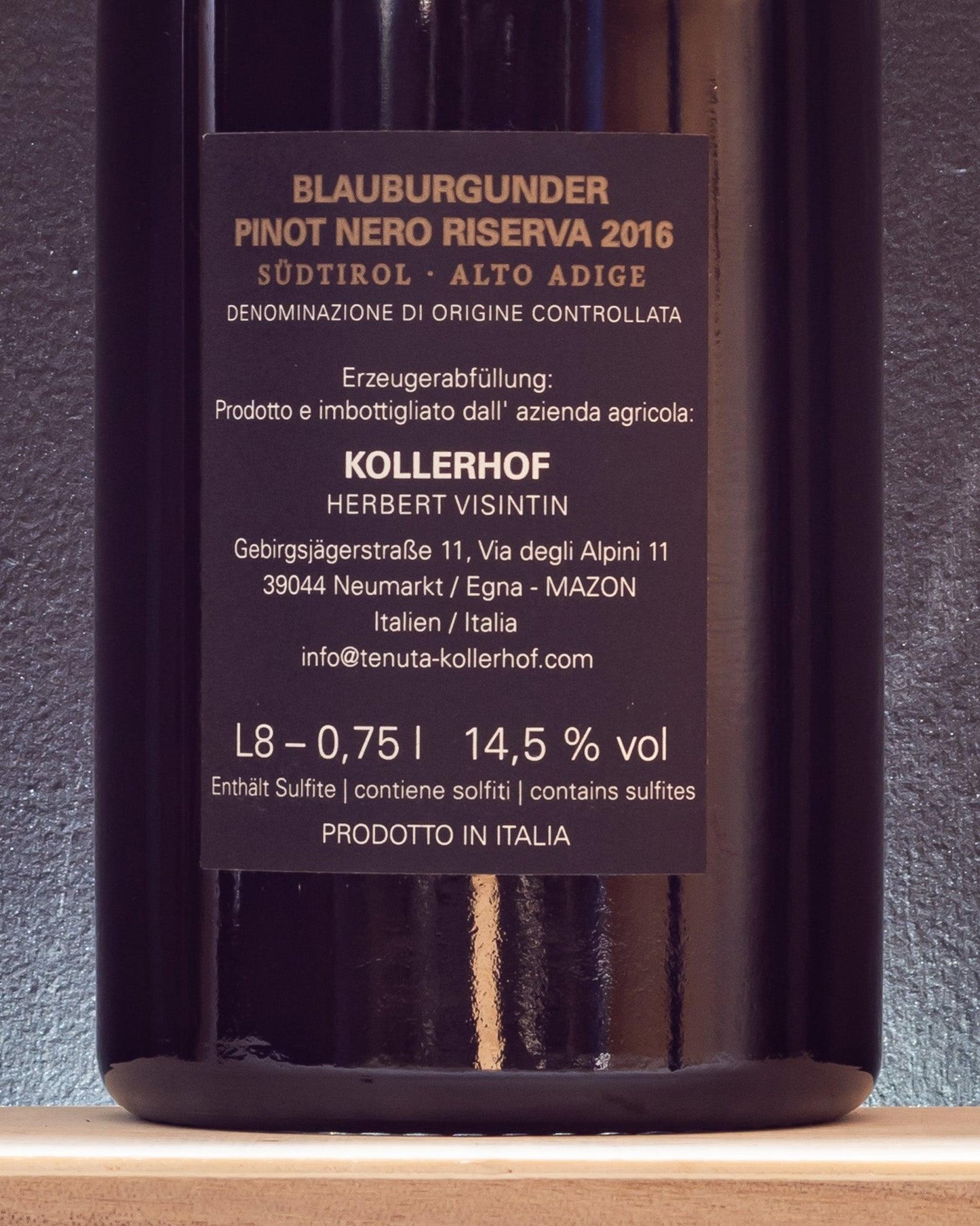 kollerhof aegis alto adige pinot nero riserva italia vino rosso retro etichetta