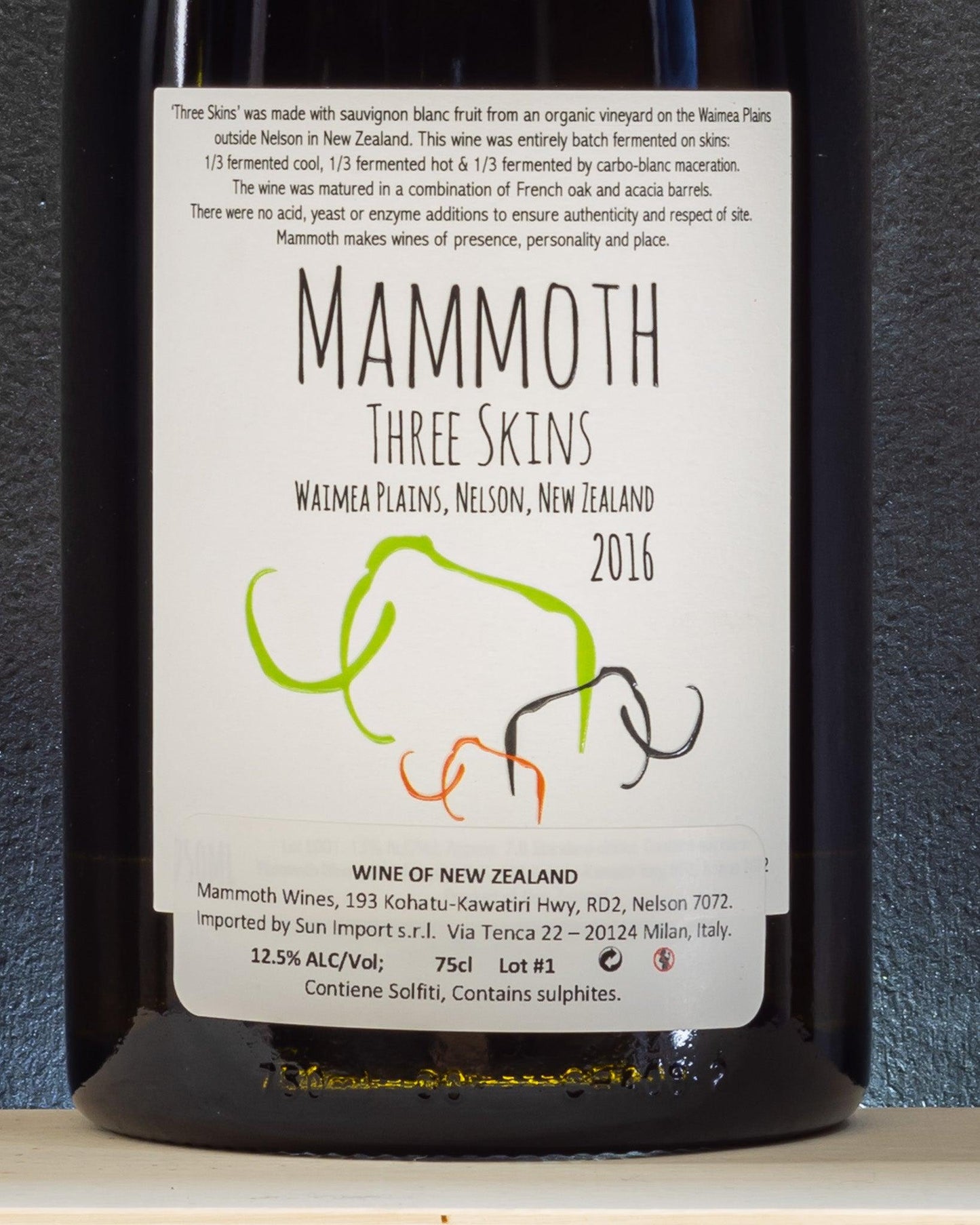 mammoth sauvignon blanc threee skins nuova zelanda retro etichetta